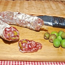 Saucisson aux olives